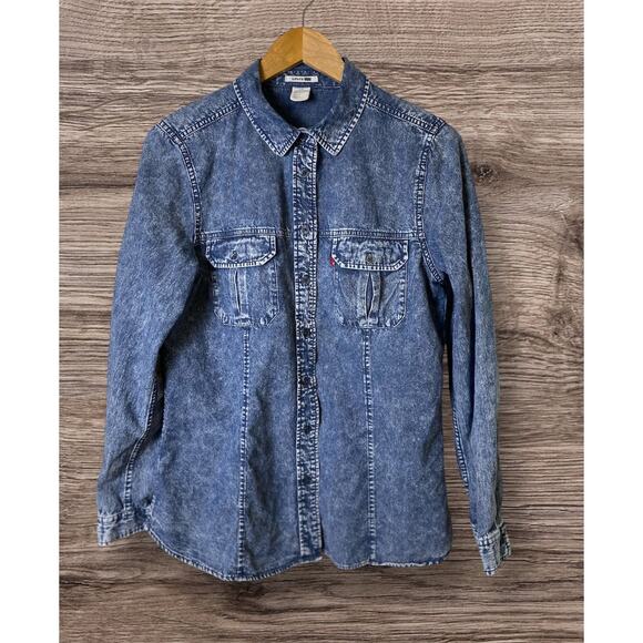 Levi’s Women’s Blue Acid Wash Chambray Long Sleeve Button Blouse Size Large - Picture 1 of 9